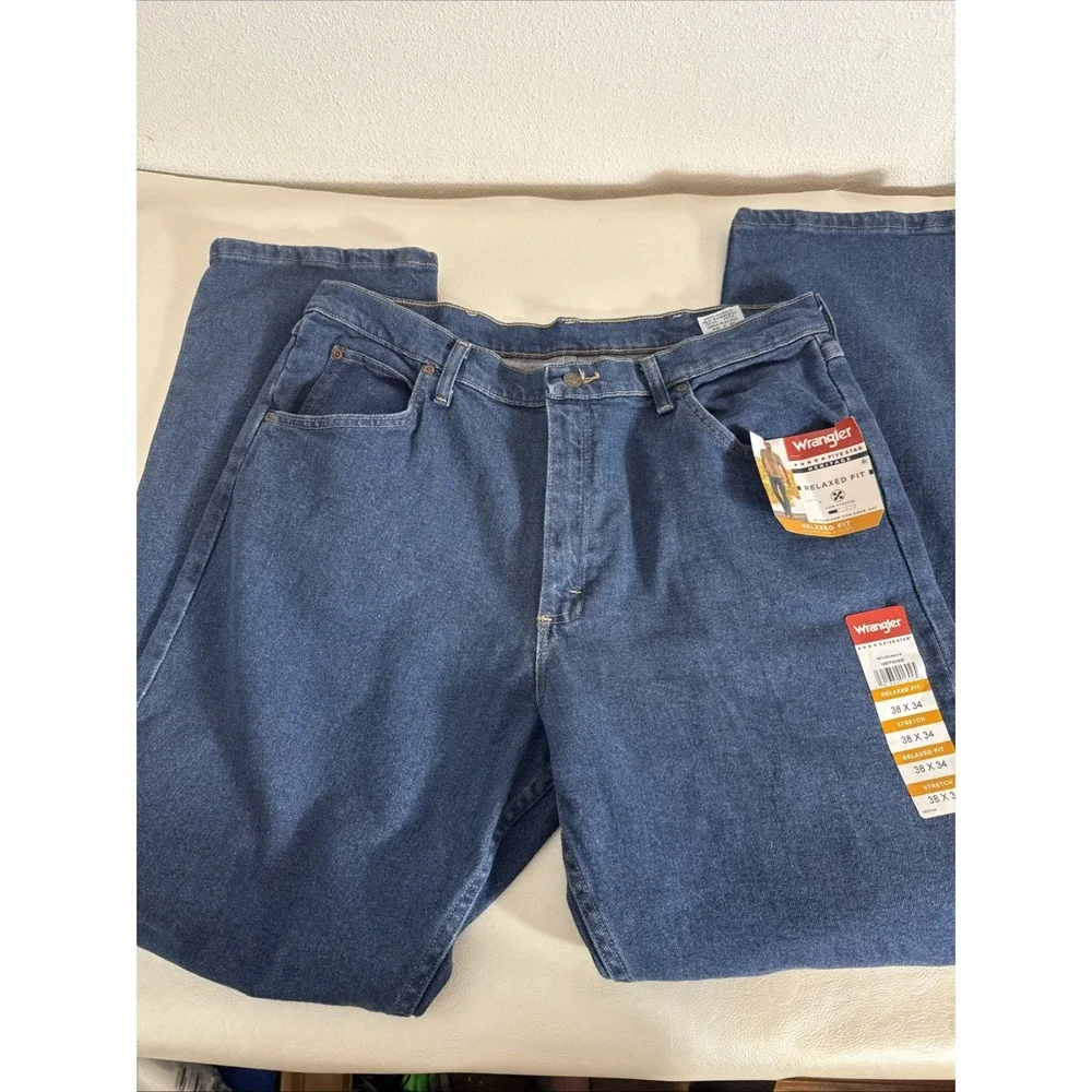 Wrangler ~ Relaxed Fit ~ Men's Size 38x34 Blue Low Stretch Denim Jeans ~ NWT